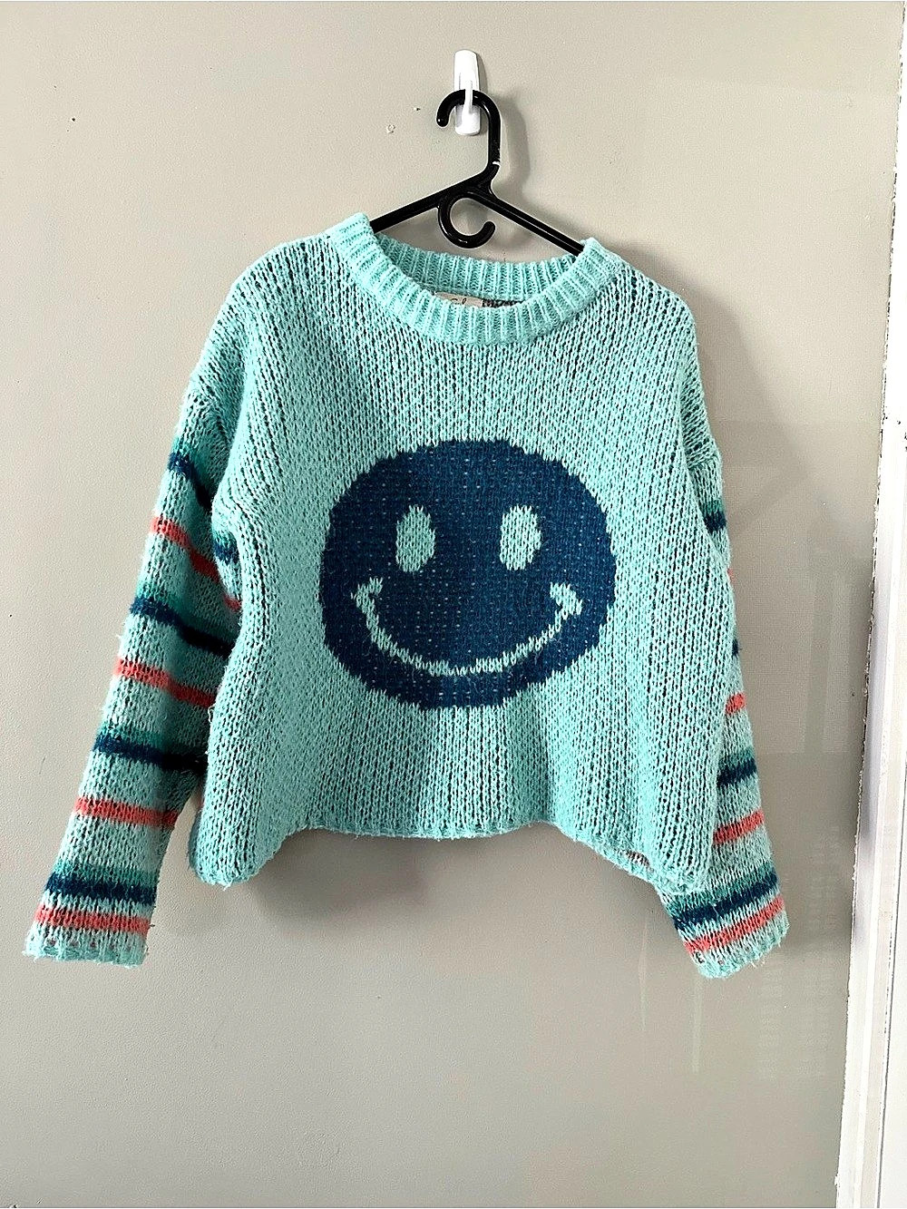 Easel Like You Mean It Smiley Face Sweater Medium Like New